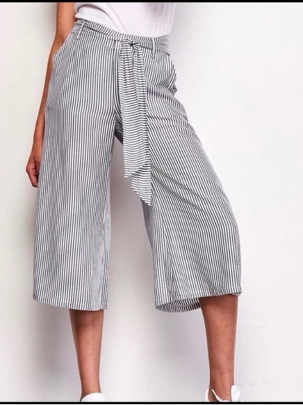 Jack by BB Dakota Wide Leg Selva Capri Pants Blue/White NWT Size 0